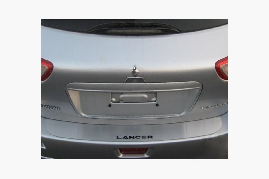 Mitsubishi Lancer X 2008– Takapuskurin suojalista ilman taitosta SW Натанико (ruostumaton teräs) Image