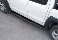 Isuzu D-Max 2011–2019 Amazon Black sivuaskelmat (2 kpl, mustat) kuva 1