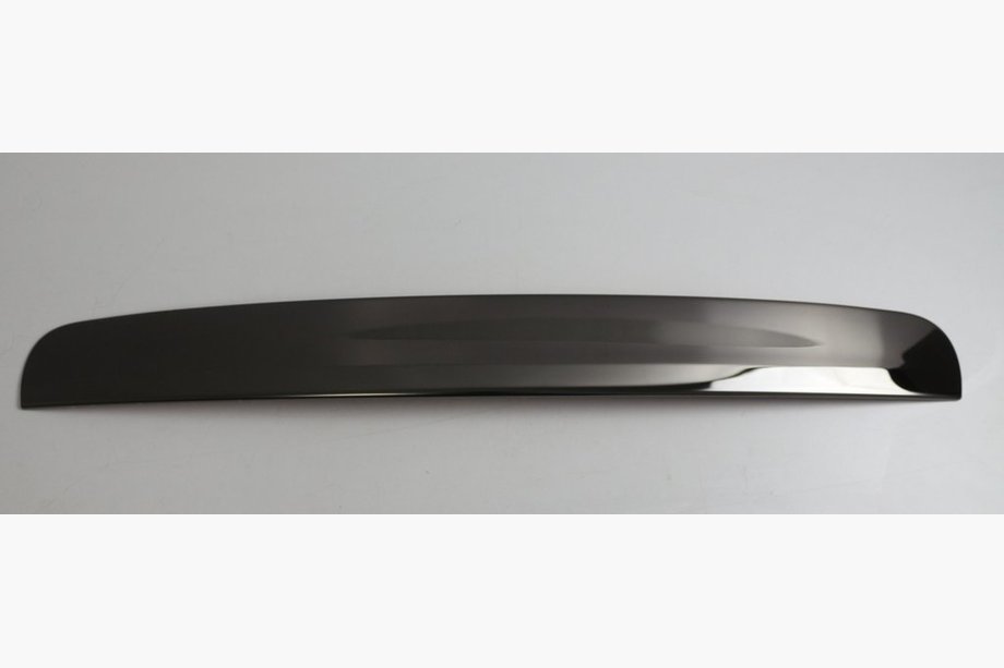 Nissan Qashqai 2010–2014 Rekisterikilven ylälista musta kromi (RST) Image