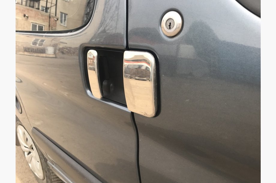 Citroen Berlingo 1996–2008 Ovenkahvojen suojat (ruostumaton teräs) Kaksi etuovea, yksi liukuovi, takana pariovet Kuva 6