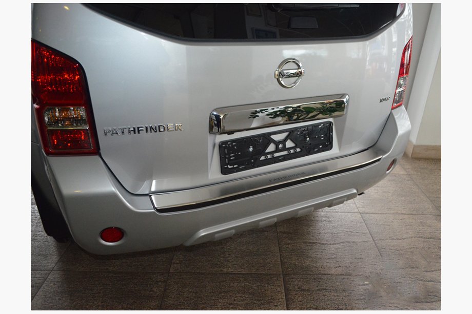 Nissan Pathfinder R51 2005–2014 Takapuskurin suojalista taivutetulla reunalla Nataniko (ruostumaton teräs) Image