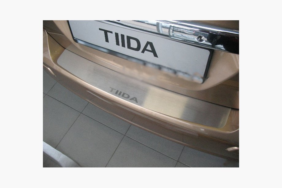 Nissan Tiida 2011–2014 Takapuskurin suojalista Natanika (ruostumaton teräs) Image