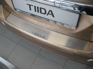 Nissan Tiida 2011–2014 Takapuskurin suojalista Natanika (ruostumaton teräs) kuva 1