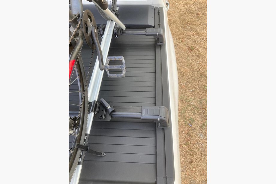 Toyota Hilux 2015– Kattotangot (auton omiin kiinnityspisteisiin) Harmaa Image