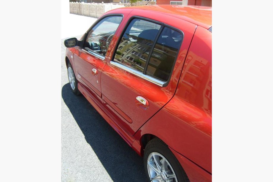 Renault Symbol 1999–2008 Ferrari-tyyppiset sivuhelmat (maalattavaksi) Image