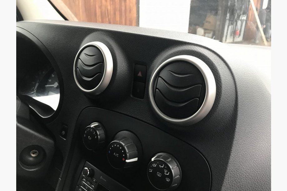 Mercedes Citan 2013–2021 Sisäpuolen ilmastointisuuttimien kehykset (4 kpl, ruostumaton teräs) Image