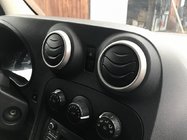 Mercedes Citan 2013–2021 Sisäpuolen ilmastointisuuttimien kehykset (4 kpl, ruostumaton teräs) kuva 1