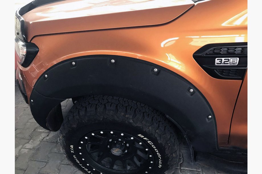 Ford Ranger 2011–2022 Pulttikiinnitteiset lokasuojan levikkeet Image