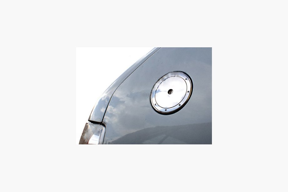 Peugeot 106 1991–2003 Tankkausluukun suojalista (ruostumaton teräs) Kuva 1