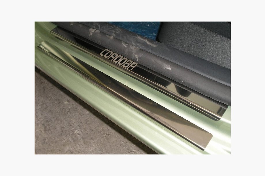Seat Cordoba 2000–2009 Nataniko kynnyslistat (8 kpl, ruostumaton teräs) Vakio – Lohmann-teippi, 0,5 mm Image
