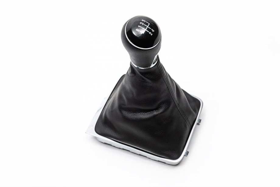 Volkswagen Passat B7 2012–2015 Vaihdekepin nuppi ja suojapussi (5-vaihteinen) Image