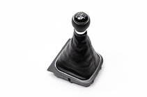 Volkswagen Jetta 2006–2011 Vaihtenuppi ja vaihdekepin suojapussi (6-vaihteinen) kuva 1