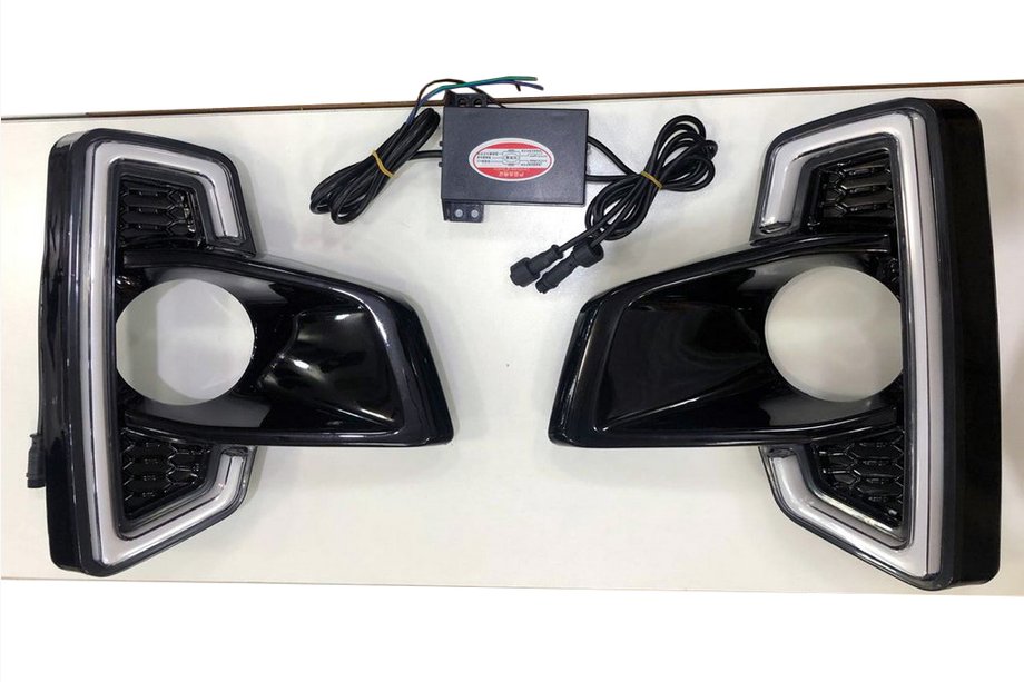 Toyota Hilux 2015– LED-sumuvaloritilä (2 kpl) Image