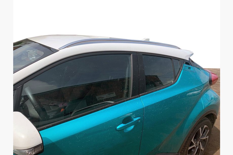 Toyota C-HR 2016–2023 Alkuperäiset kattokaiteet (2 kpl, alumiini) Image