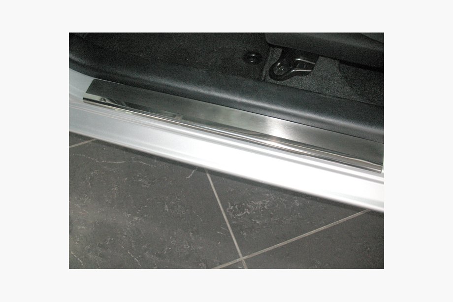 Toyota Yaris 2010–2020 Nataniko ovikynnyslistat (4 kpl, ruostumaton teräs) Vakio – Lohmann-teippi, 0,5 mm Image