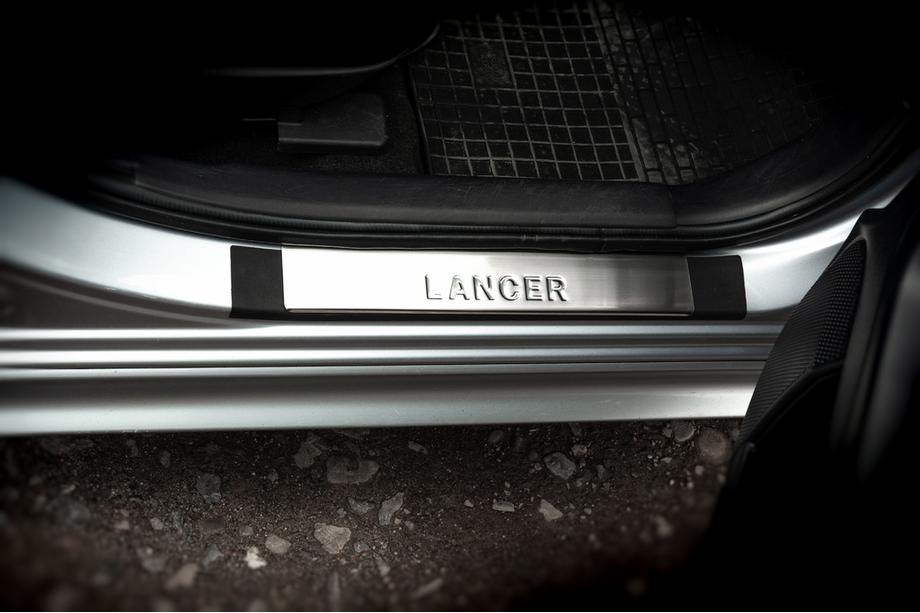Mitsubishi Lancer X 2008– Kynnyslistat (OMSA, 4 kpl, ruostumaton teräs) Image