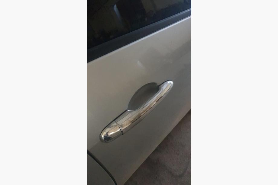 Nissan Primera P12 2002–2007 Ovenkahvan kromisuojat (4 kpl, ruostumaton teräs) OmsaLine – italialainen ruostumaton teräs Image