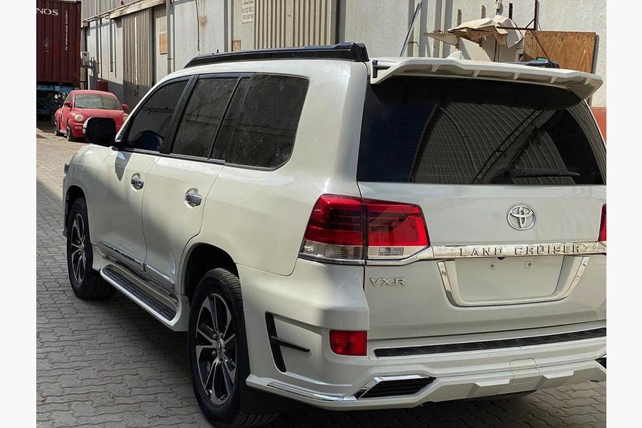 Toyota Land Cruiser 200 2007–2021 Restyling-muunnossarja LC200 2008-2015 -> LC 2022 TRD EWAN Kuva 5