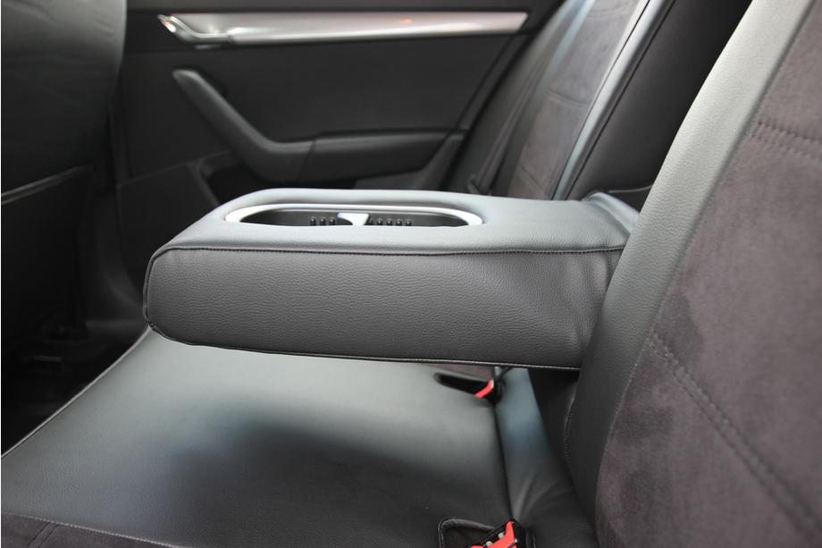 Skoda Octavia III A7 2013–2019 Istuinsuojasarja ekonahka+kangas+Alcantara Antara A001 (täysi sisustasarja) Kuva 9