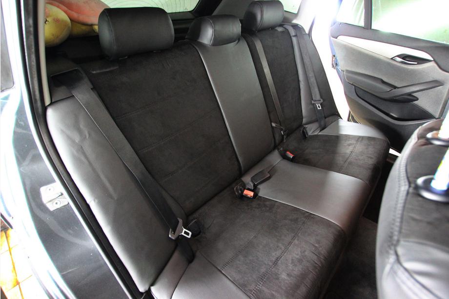 BMW X1 E84 2009–2015 Istuinsuojasarja ekonahka+kangas+Alcantara Antara A001 (täysi sisustasarja) Image