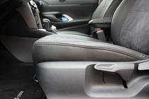 Toyota Yaris/Yaris Cross (XP210) 2020– Istuinsuojasarja ekonahka+kangas+Alcantara Antara A001 (täysi sisustasarja) kuva 15