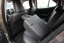 Toyota Yaris/Yaris Cross (XP210) 2020– Istuinsuojasarja ekonahka+kangas+Alcantara Antara A001 (täysi sisustasarja) kuva 13