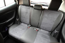 Toyota Yaris/Yaris Cross (XP210) 2020– Istuinsuojasarja ekonahka+kangas+Alcantara Antara A001 (täysi sisustasarja) kuva 4