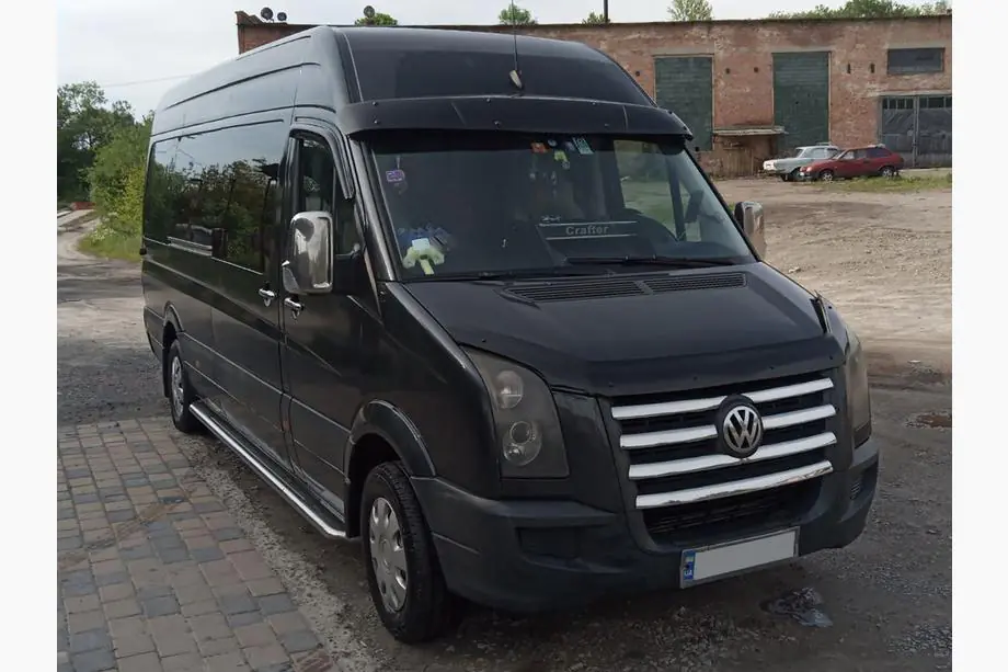 Volkswagen Crafter 2006–2016 Tuulilasin aurinkolippa kehyksellä V2 (musta kiiltävä, 5 mm) Kuva 13