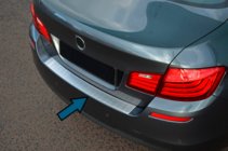 BMW 5-sarja F10/F11 2010–2016 OmsaLine takapuskurin suojalista (SD, ruostumaton teräs) kuva 1