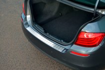 BMW 5-sarja F10/F11 2010–2016 OmsaLine takapuskurin suojalista (SD, ruostumaton teräs) kuva 7