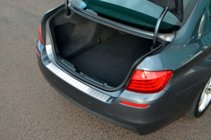 BMW 5-sarja F10/F11 2010–2016 OmsaLine takapuskurin suojalista (SD, ruostumaton teräs) kuva 5