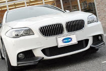 BMW 5-sarja F10/F11 2010–2016 Etupuskurin lipa DPT Flap (M-Performance, kiiltävän musta) kuva 2