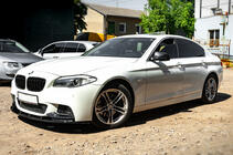 BMW 5-sarja F10/F11 2010–2016 Etupuskurin lip OmsaLine (musta) kuva 4