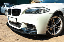 BMW 5-sarja F10/F11 2010–2016 Etupuskurin lip OmsaLine (musta) kuva 3