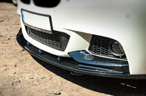 BMW 5-sarja F10/F11 2010–2016 Etupuskurin lip OmsaLine (musta) kuva 2