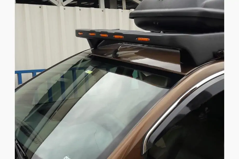 Renault Duster 2008–2017 Tuulilasin visiiri V1 (LED, matta musta) Kuva 1