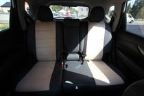 Nissan X-trail T32/Rogue 2014–2021 Istuinsuojat ekonahka + kangas + antara Antara A0013 (täysi sisustasarja) kuva 2