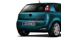Fiat Punto Grande/EVO 2006–2018 Kromilista rekisterikilven yläpuolelle (ruostumaton teräs) kuva 1