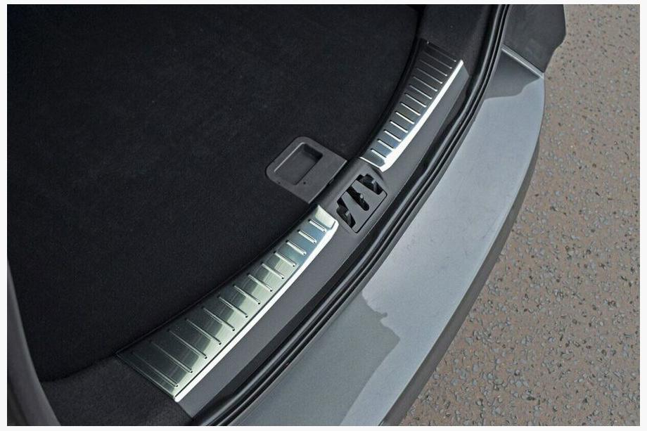 Ford Kuga/Escape 2013–2019 Tavaratilan kynnyssuoja ruostumatonta terästä 2016-2019 (2-osainen) Image