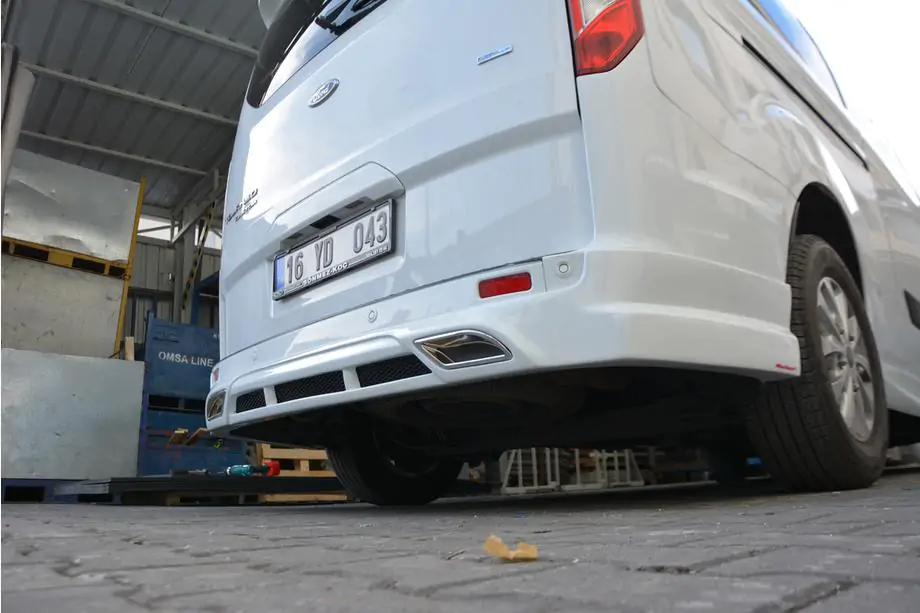 Ford Custom 2013–2022 Takapuskurin suojalista (maalattava) Image
