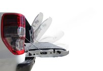 Isuzu D-Max 2011–2019 Takaluukun kaasujouset kuva 1