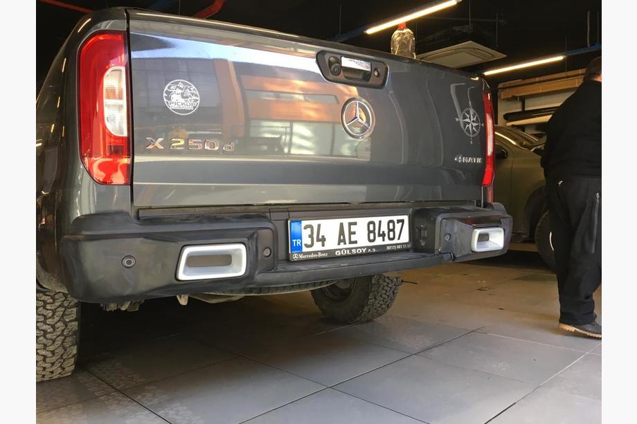 Mercedes X class 2017–2020 Takadiffuusori (musta matta) Image