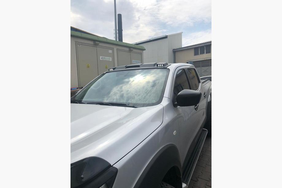 Nissan Navara/NP300 2016– Tuulilasin aurinkolippa (Meliset LED V1) Kuva 4