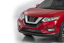 Nissan X-trail T32/Rogue 2014–2021 Ruostumattomat teräskoristelistat puskurin säleikköön (2017-2021, 2 kpl) kuva 1