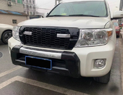 Toyota Land Cruiser 200 2007–2021 Jäähdyttimen säleikkö tekstillä 2012-2016 (GR Sport) kuva 1