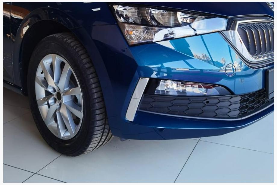 Skoda Scala 2018– Sumuvalojen kromilistat (2 kpl, ruostumaton teräs) Image
