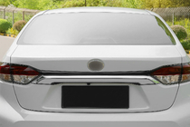 Toyota Corolla 2019– Kromilista rekisterikilven yläpuolelle (ruostumaton teräs) kuva 1