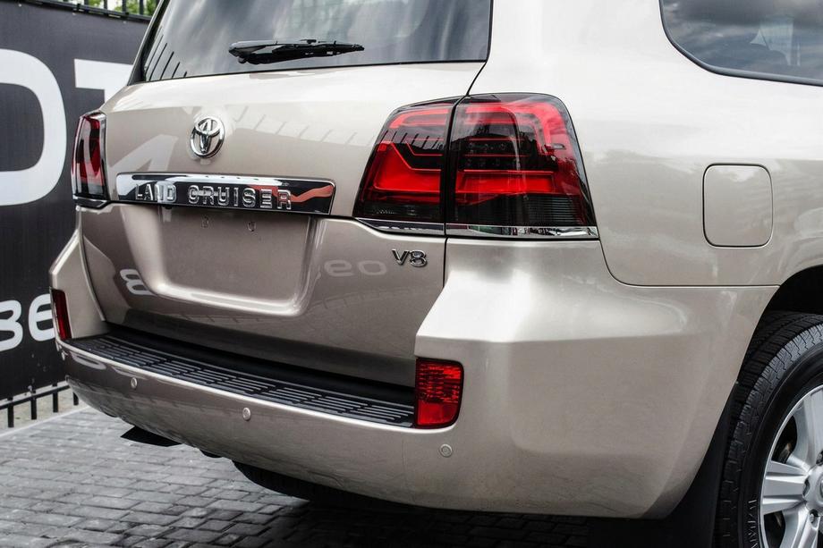 Toyota Land Cruiser 200 2007–2021 Takavalot 2007-2015 V2 (2016+ design) Image
