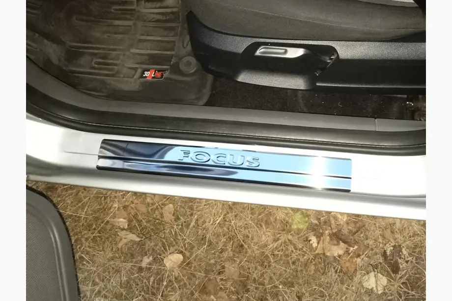 Ford Focus III 2011–2017 Kynnyslistat Carmos V2 (4 kpl, ruostumaton teräs) Image