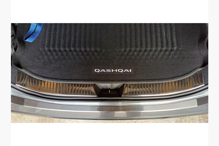Nissan Qashqai 2021– Takapuskurin suojalista Carmos (ruostumaton teräs) Image